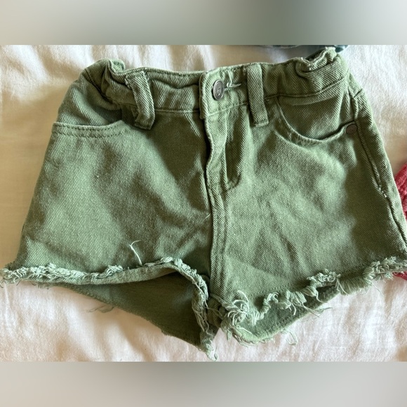 Girls Assorted Summer Shorts (5 items), Size 6T - Picture 3 of 10